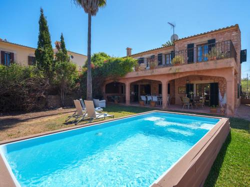 Πισίνα στο ή κοντά στο Holiday Home Gran Llombards by Interhome