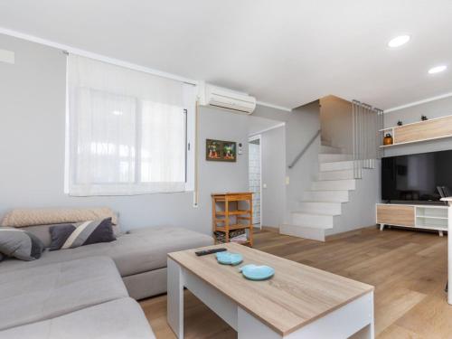 Η κουζίνα ή μικρή κουζίνα στο Holiday Home Yoli by Interhome