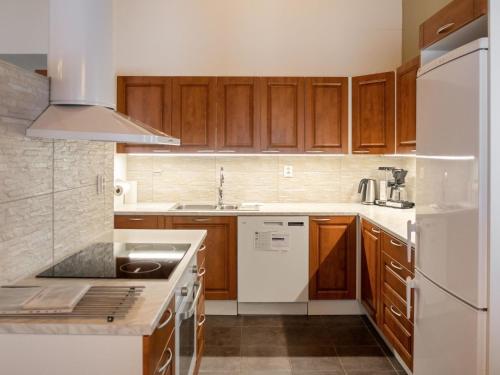 Kuchyň nebo kuchyňský kout v ubytování Holiday Home Vuokatinranta suite 2 a by Interhome