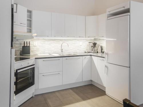 Kuchyň nebo kuchyňský kout v ubytování Holiday Home Vuokatinranta suite 4 b by Interhome