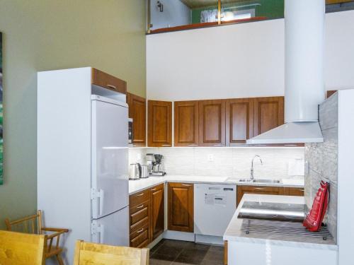 Kuchyň nebo kuchyňský kout v ubytování Holiday Home Vuokatinranta suite 2 d by Interhome