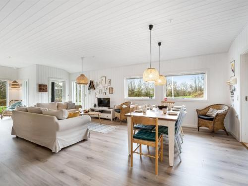 een woonkamer met een bank en een tafel bij Holiday Home Blakke - all inclusive - 850m to the inlet by Interhome in Hemmet