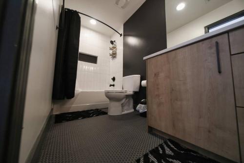 a bathroom with a toilet and a tub and a sink at Urban Luxe Studio in Birmingham