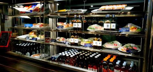 モーテルの敷地内または近くでの食事または食べ物