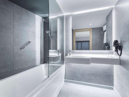 Ένα μπάνιο στο ibis Istanbul Sisli