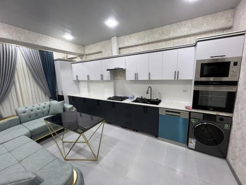 Kuchyň nebo kuchyňský kout v ubytování PrimeStay - 2 Bedroom Apt - SmartCity Samarkand