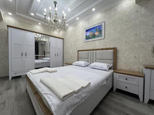 Postel nebo postele na pokoji v ubytování PrimeStay - 2 Bedroom Apt - SmartCity Samarkand