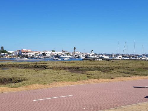 イスラ・デル・モラルにあるCasa en Punta Del Moralの駐車場(ボート付きマリーナあり)