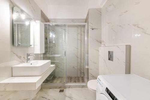 Koukaki 2BR Apartment by UPSTREET