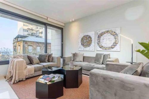 Luxurious Saifi 477, 2-BR Apt