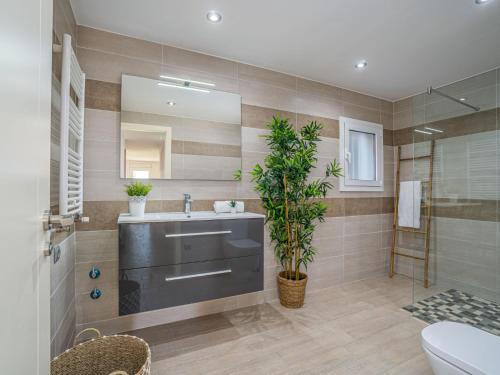 Bilik mandi di Villa Panorama by Interhome