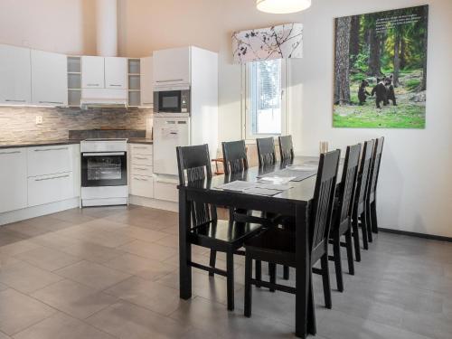 Kuchyň nebo kuchyňský kout v ubytování Holiday Home Vuokatinranta suite 4 a by Interhome
