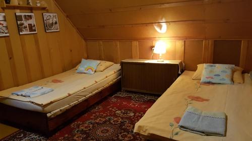 A bed or beds in a room at Domek letniskowy nad Jeziorem Wulpińskim
