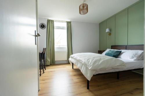 Katil atau katil-katil dalam bilik di Grace House - 15 Minutes To Central London