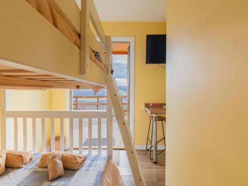 Postel nebo postele na pokoji v ubytování Chalet Morgan Stable by Interhome