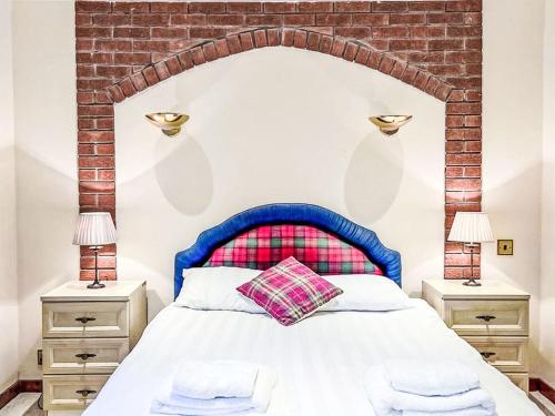 Ένα ή περισσότερα κρεβάτια σε δωμάτιο στο Chalet Oich View by Interhome