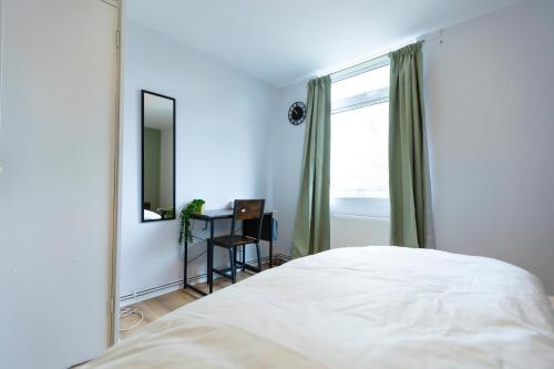 Katil atau katil-katil dalam bilik di Grace House - 15 Minutes To Central London