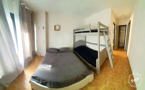 Postel nebo postele na pokoji v ubytování Gite au Rocher
