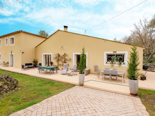 Κήπος έξω από το Holiday Home L'Ecrin by Interhome