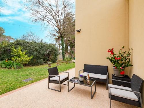 Κήπος έξω από το Holiday Home L'Ecrin by Interhome