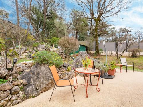 Κήπος έξω από το Holiday Home L'Ecrin by Interhome