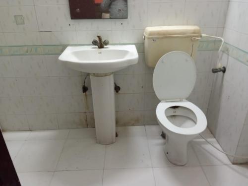 a bathroom with a toilet and a sink at Goroomgo Viren Pacific Agra Near Taj Mahal - Wonderfull Stay with Family in Agra