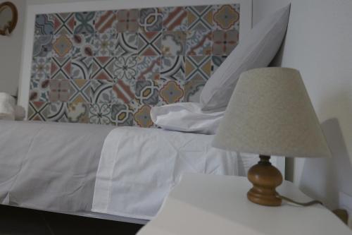 Ένα ή περισσότερα κρεβάτια σε δωμάτιο στο Tinellari Rooms