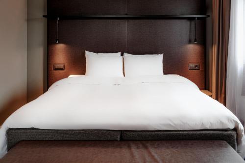 a large white bed in a hotel room at Radisson Blu Polar Hotel, Spitsbergen in Longyearbyen