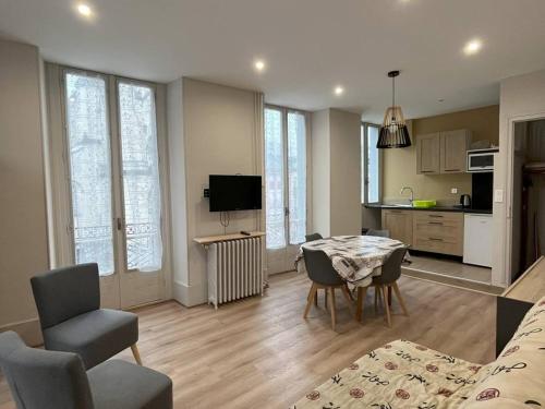 Appartement T2 avec Balcon, Proche Thermes et Télécabine - Cauterets, 5 Pers - FR-1-234-119