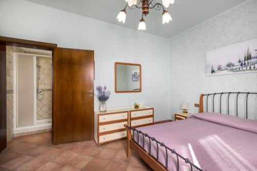 A bed or beds in a room at L'olivo - Agriturismo il Girasole