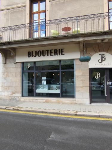 a storefront of a store on a city street at La Cadisserie en Gévaudan in Marvejols