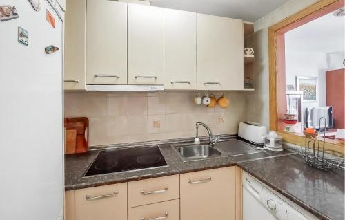 2 Bedroom Beautiful Apartment In Fuengirola