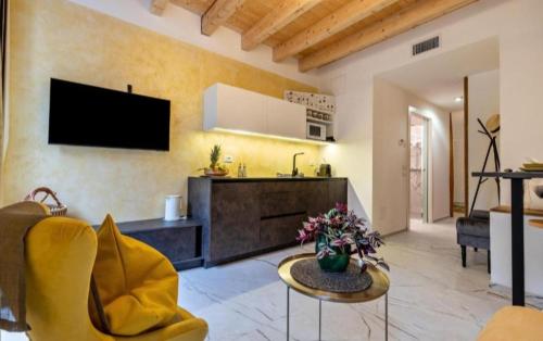 Gallery image of la perla al lago 47 in Gargnano