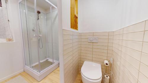 Bilik mandi di Chalet Glitzerstein
