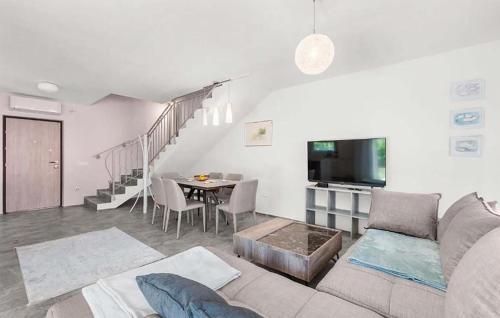 Gorgeous Home In Porec