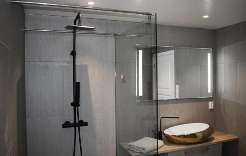 Ένα μπάνιο στο Stunning Home In Sandefjord