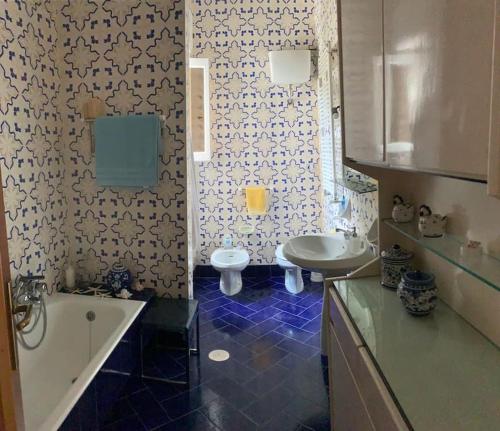 een badkamer met een bad, een toilet en een wastafel bij Beautiful Penthouse Sea View - Private Terrace in Maiori