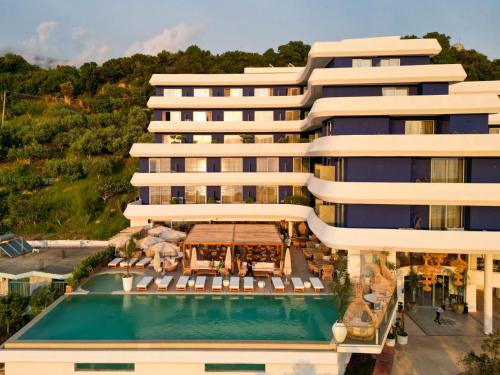 an aerial view of a hotel with a swimming pool at Regina Blu in Vlorë