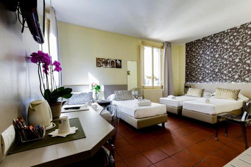 Postel nebo postele na pokoji v ubytování Albergo Firenze