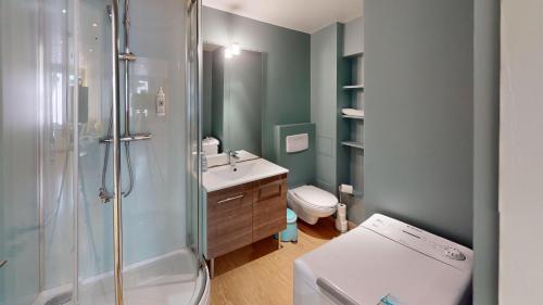 a bathroom with a shower and a toilet and a sink at Le Tonnelier Strasbourgeois - Strasbourg Cathédrale in Strasbourg