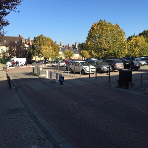 a parking lot with a lot of cars parked at Hôtel Les Frangins in Saint-Omer