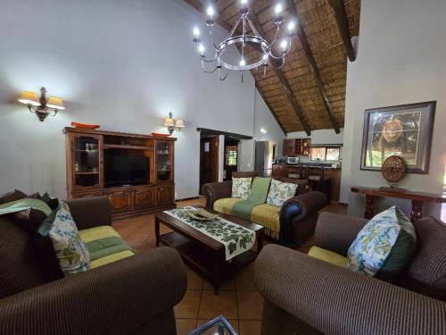 Ruang duduk di Glen Afric Country Lodge