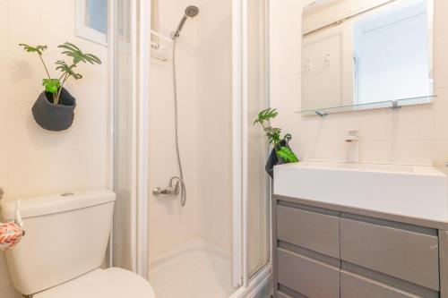 a bathroom with a toilet and a sink and a shower at VEGUER in Barcelona