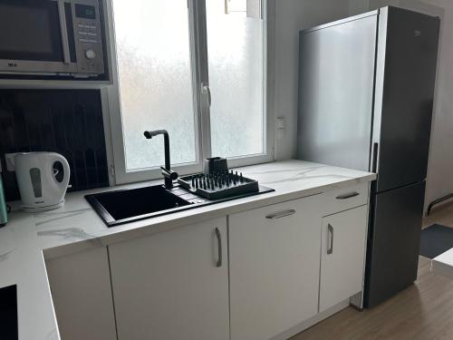 Kuchyň nebo kuchyňský kout v ubytování Espace ouvert et lumineux