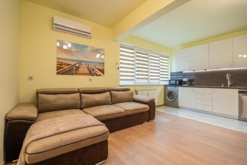 Top Location Central New & Spacious 3 BDR apt Medical Academy