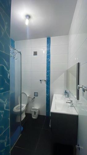 Salle de bains dans l'établissement Maison Residencial casa de ferias