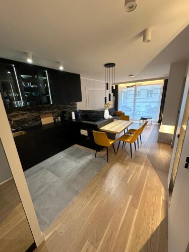 Elegant Apartment Minutes from Paris