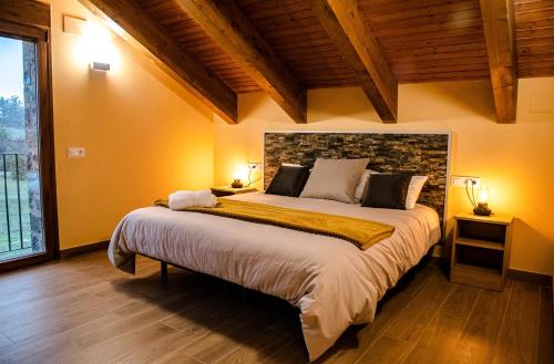 a bedroom with a large bed in a room at As Fuebas de Patricio in Vío