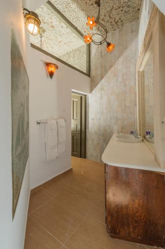Anthos Caldera Suites