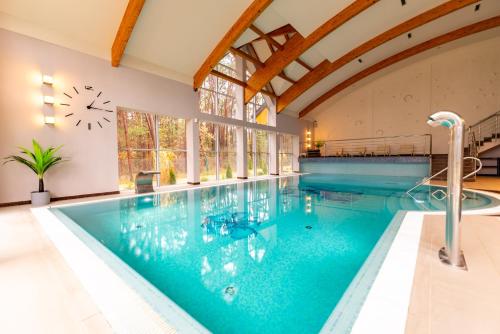 Бассейн в Marena Wellness & Spa или поблизости